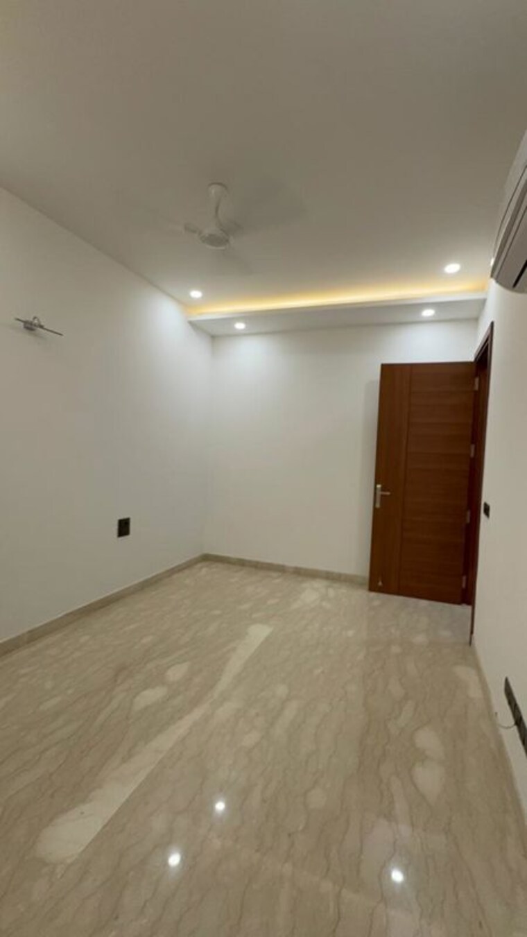 Room, shivalik colony 3 Bedroom 1900 Sq.Ft. Builder Floor In Shivalik Colony Delhi 10679851