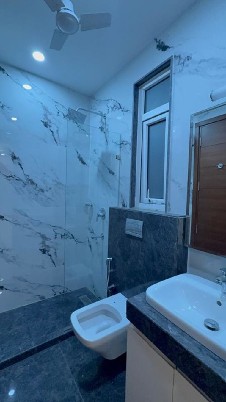 Bathroom, shivalik colony 3 Bedroom 1900 Sq.Ft. Builder Floor In Shivalik Colony Delhi 10679851