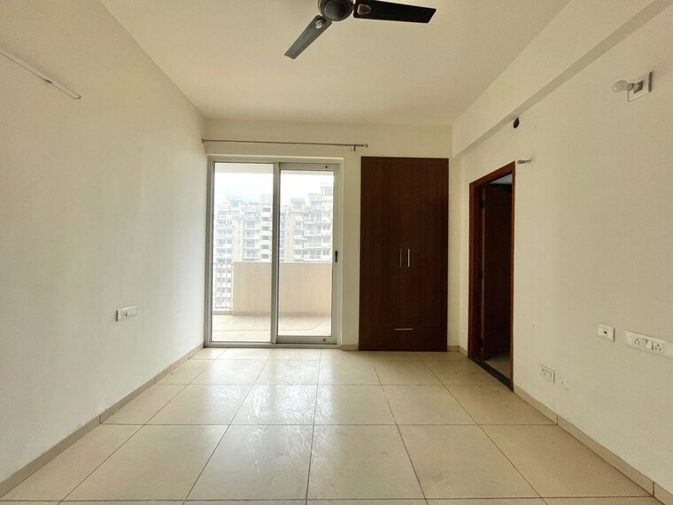 undefined, gazipur 3 Bedroom 1650 Sq.Ft. Apartment In Gazipur Zirakpur 10679870