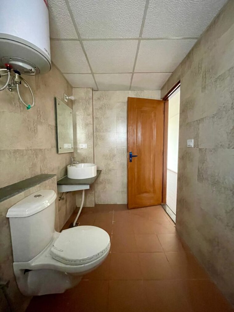 Bathroom, gazipur 3 Bedroom 1650 Sq.Ft. Apartment In Gazipur Zirakpur 10679870