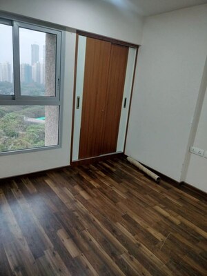 Room in 2 BHK Apartment at Piramal Vaikunth, Balkum Pada – for Rent