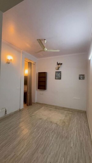 Room in 3 BHK Apartment at Godrej South Estate Okhla, Okhla – for Rent