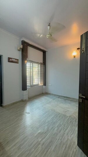 Room in 3 BHK Apartment at Godrej South Estate Okhla, Okhla – for Rent