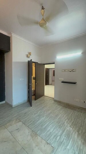 Room in 3 BHK Apartment at Godrej South Estate Okhla, Okhla – for Rent