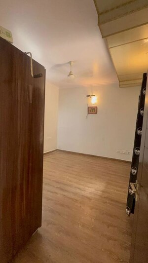 Room in 3 BHK Apartment at Godrej South Estate Okhla, Okhla – for Rent