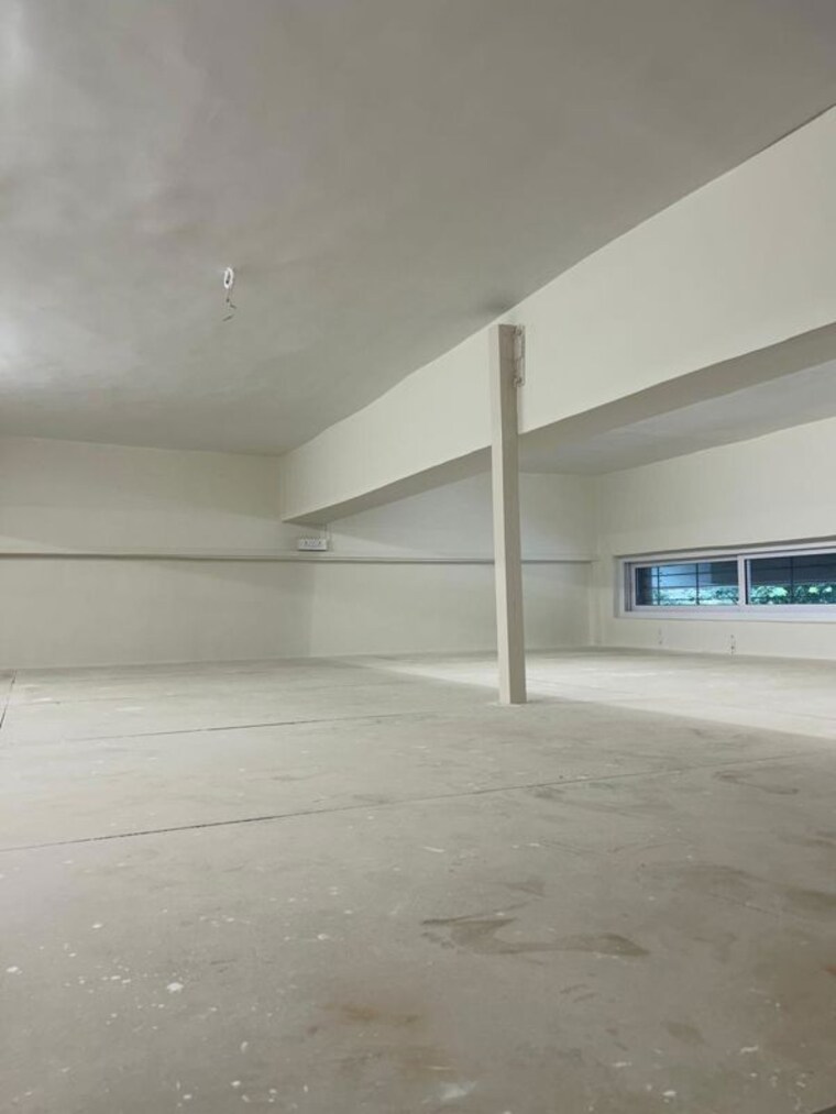 Room, lower parel west Commercial Office Space 1200 Sq.Ft. In Lower Parel West Mumbai 10679914