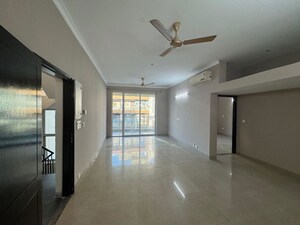 Room in 3 BHK Builder Floor at Ansal Esencia-Mulberry Homes, Sector 67 – for Rent
