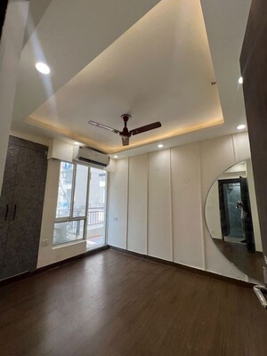 Room in 3.5 BHK Apartment at Jaypee Greens Kosmos, Sector 134 – for Rent