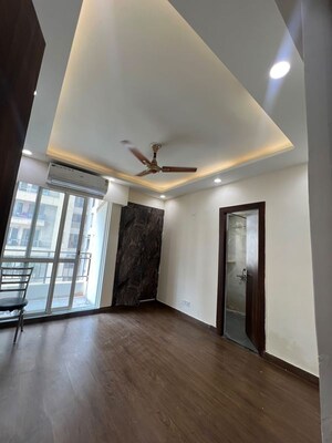 Room in 3.5 BHK Apartment at Jaypee Greens Kosmos, Sector 134 – for Rent