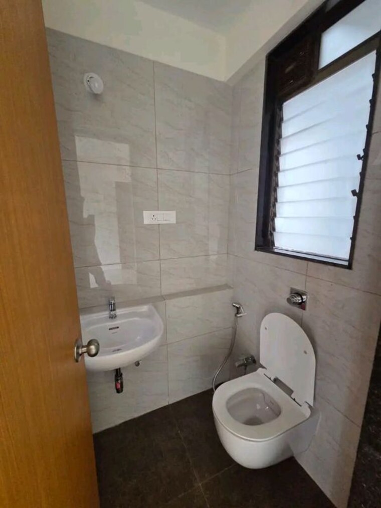 Bathroom, chandak-34-park-estate 2 Bedroom 780 Sq.Ft. Apartment In Goregaon West Mumbai 10679927