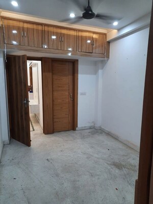 Room in 2 BHK Builder Floor at Vaishali – for Rent