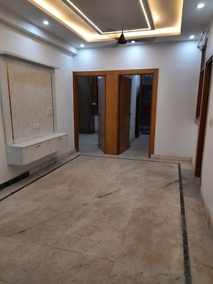 Room in 2 BHK Builder Floor at Vaishali – for Rent