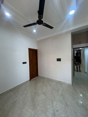 Room in 2 BHK Builder Floor at Vaishali – for Rent