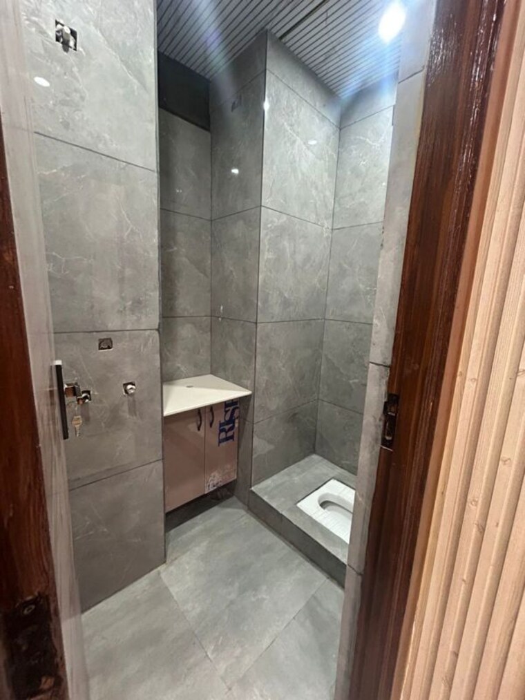 Bathroom, vaishali 2 Bedroom 960 Sq.Ft. Builder Floor In Vaishali Ghaziabad 10679953