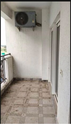 Bathroom in 4 BHK Apartment at Central Park Flower Valley Aqua Front Towers, Sohna Sector 33 – for Rent