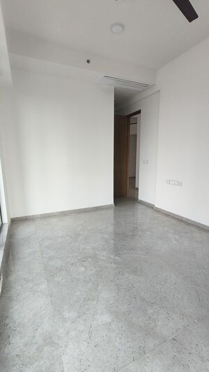 Room in 2 BHK Apartment at Prestige Jasdan Classic, Mahalaxmi – for Rent