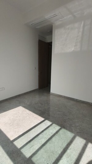 Room in 2 BHK Apartment at Prestige Jasdan Classic, Mahalaxmi – for Rent
