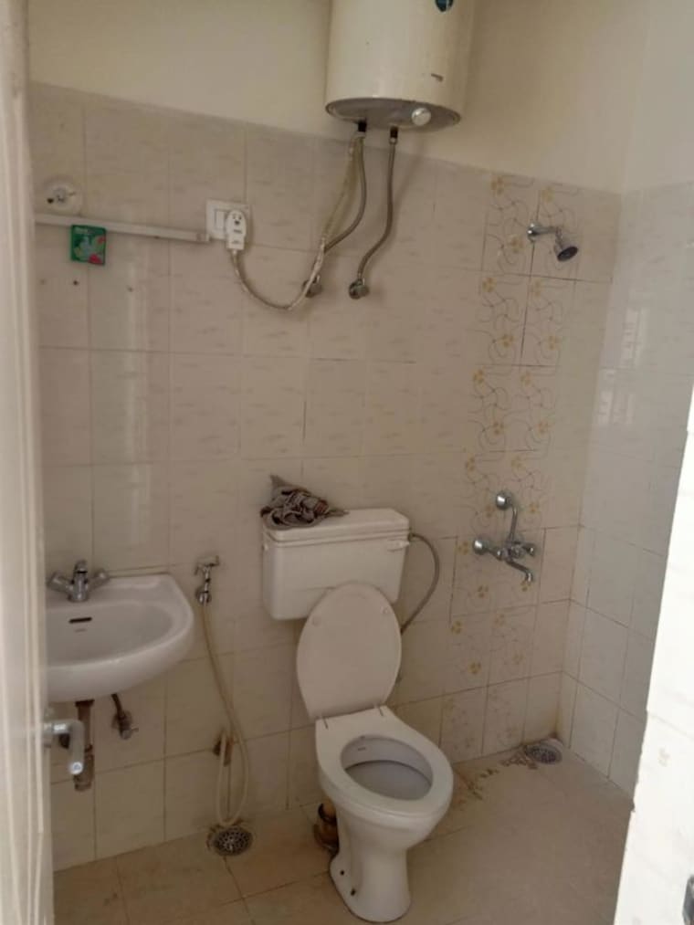 Bathroom, shree-vardhman-mantra 2 Bedroom 800 Sq.Ft. Apartment In Sector 67 Gurgaon 10679962