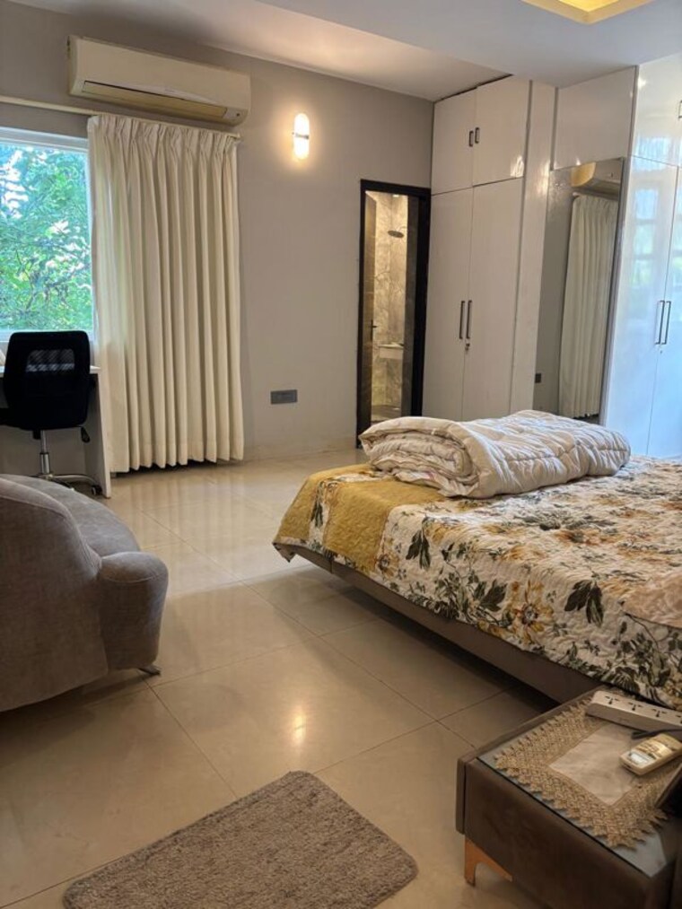 Living Room, sainik farm 4 Bedroom 8100 Sq.Ft. Independent House In Sainik Farm Delhi 10679932