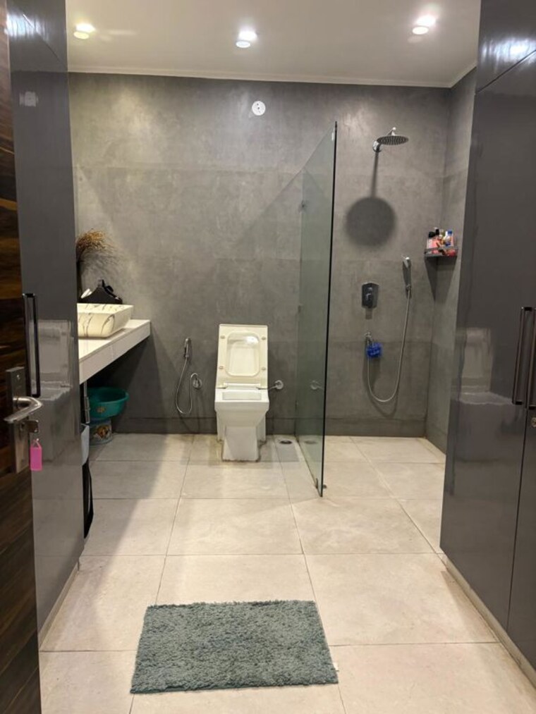 Bathroom, sainik farm 4 Bedroom 8100 Sq.Ft. Independent House In Sainik Farm Delhi 10679932