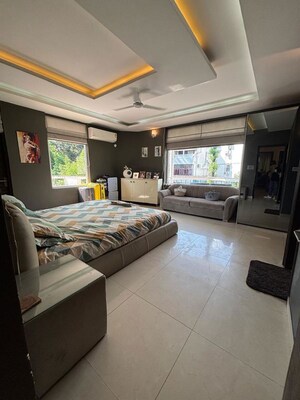 Bedroom in 4 BHK Independent House at Sainik Farm – for Sale