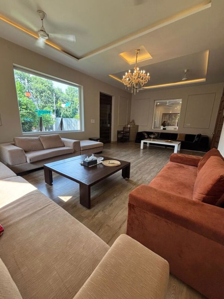 Living Room, sainik farm 4 Bedroom 8100 Sq.Ft. Independent House In Sainik Farm Delhi 10679932