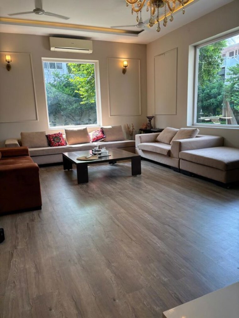 Living Room, sainik farm 4 Bedroom 8100 Sq.Ft. Independent House In Sainik Farm Delhi 10679932