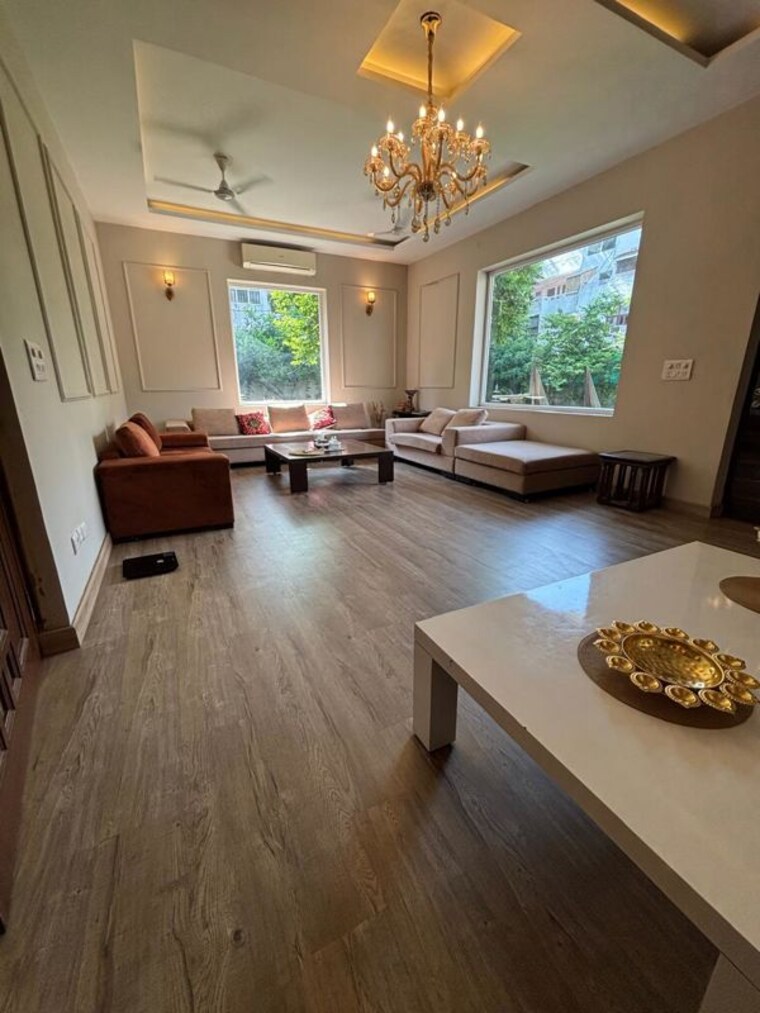 Living Room, sainik farm 4 Bedroom 8100 Sq.Ft. Independent House In Sainik Farm Delhi 10679932