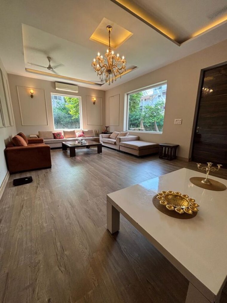 Living Room, sainik farm 4 Bedroom 8100 Sq.Ft. Independent House In Sainik Farm Delhi 10679932