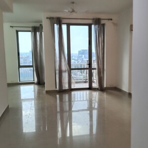Room in 2 BHK Apartment at Pioneer Park Phase 1, Sector 61 – for Rent