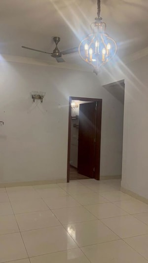 Room in 3 BHK Apartment at Central Park Flower Valley Aqua Front Towers, Sohna Sector 33 – for Rent