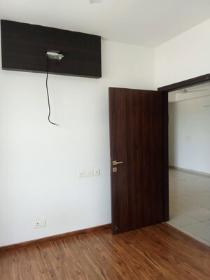 Room in 2 BHK Apartment at Rishita Manhattan, Gomti Nagar – for Rent