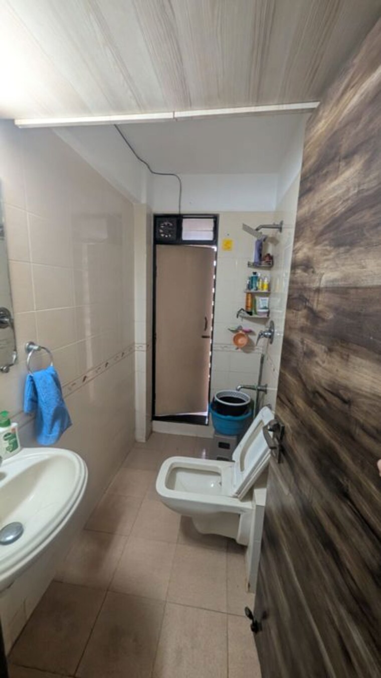Bathroom, chembur 2 Bedroom 750 Sq.Ft. Apartment In Chembur Mumbai 10679940