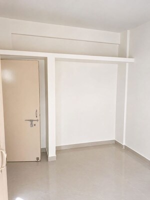 Room in 2 BHK Apartment at Vyankatesh Nagar – for Rent