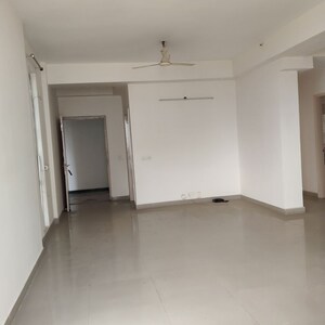 Room in 3 BHK Apartment at Pioneer Park Phase 1, Sector 61 – for Rent