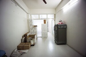 Living Room in  Shop at Naroda – for Sale