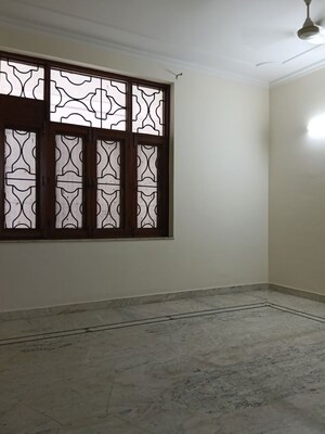 Room in 3 BHK Builder Floor at Saket – for Rent