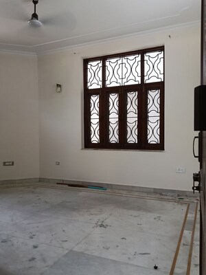 Room in 3 BHK Builder Floor at Saket – for Rent
