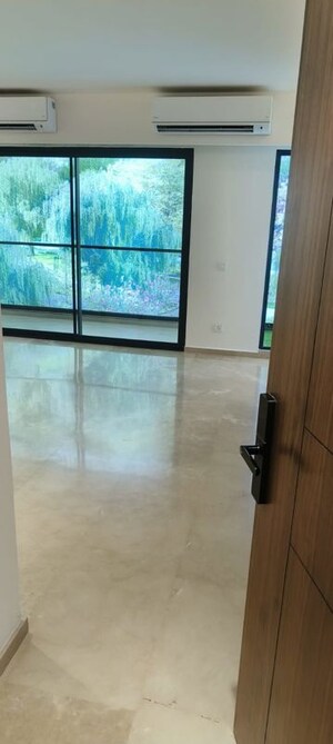 Room in 3 BHK Apartment at Emaar Serenity Hills, Sector 86 – for Sale
