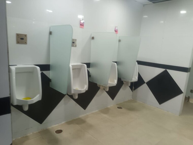 Washroom, sector 63 Commercial Warehouse 5300 Sq.Ft. In Sector 63 Noida 10680094