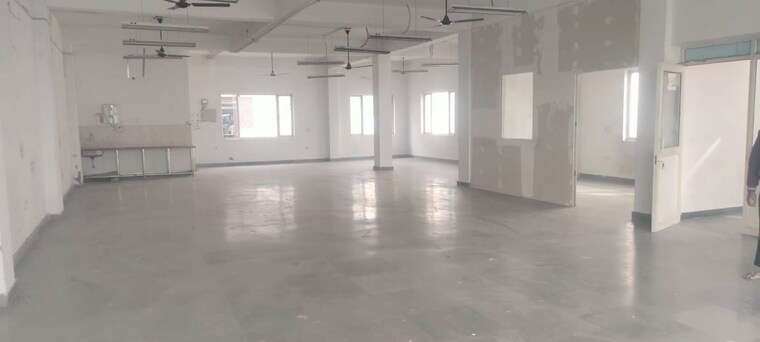 Team Area, sector 63 Commercial Warehouse 4000 Sq.Ft. In Sector 63 Noida 10680107