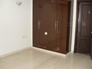 Room in 3 BHK Builder Floor at Safdarjung Enclave – for Rent