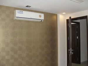 Room in 3 BHK Builder Floor at Safdarjung Enclave – for Rent