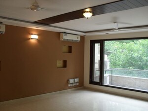 Room in 3 BHK Builder Floor at Safdarjung Enclave – for Rent