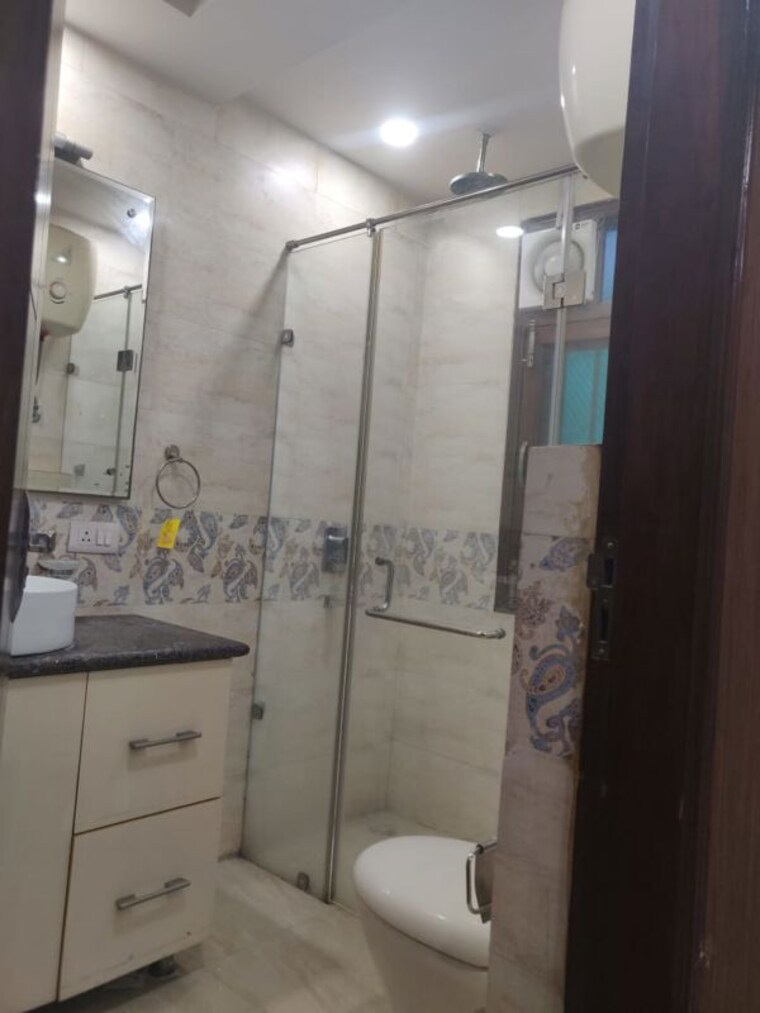 Bathroom, sector 46 3 Bedroom 3000 Sq.Ft. Builder Floor In Sector 46 Noida 10680103