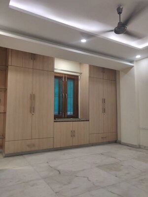 Room in 3 BHK Builder Floor at Sector 46 – for Rent