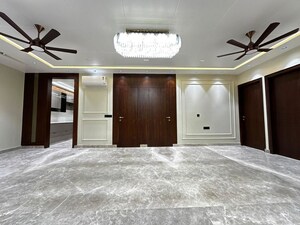 Bedroom in 3 BHK Builder Floor at Sector 21 – for Rent