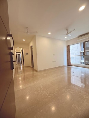 Room in 2 BHK Apartment at Rustomjee Paramount, Khar West – for Rent