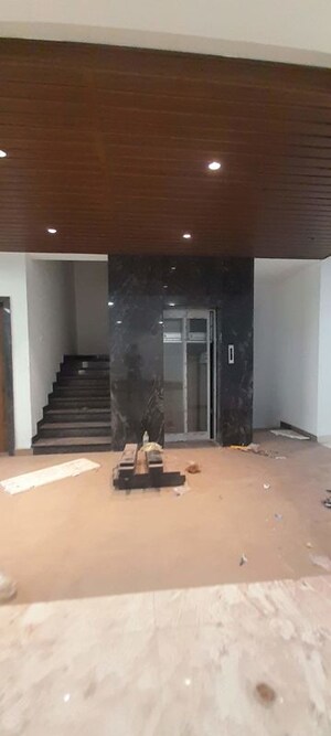 Furnished Amenities in  Showroom at Devendra Nagar – for Rent