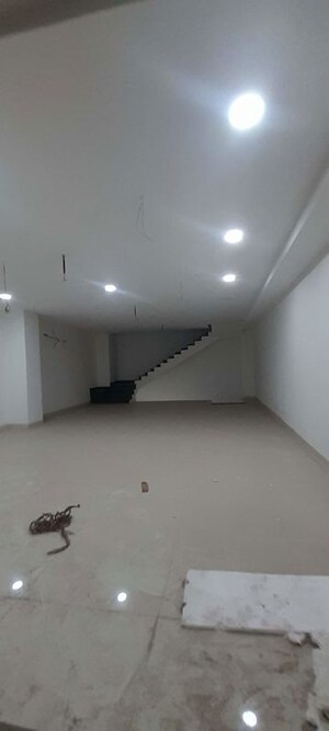 Room in  Showroom at Devendra Nagar – for Rent